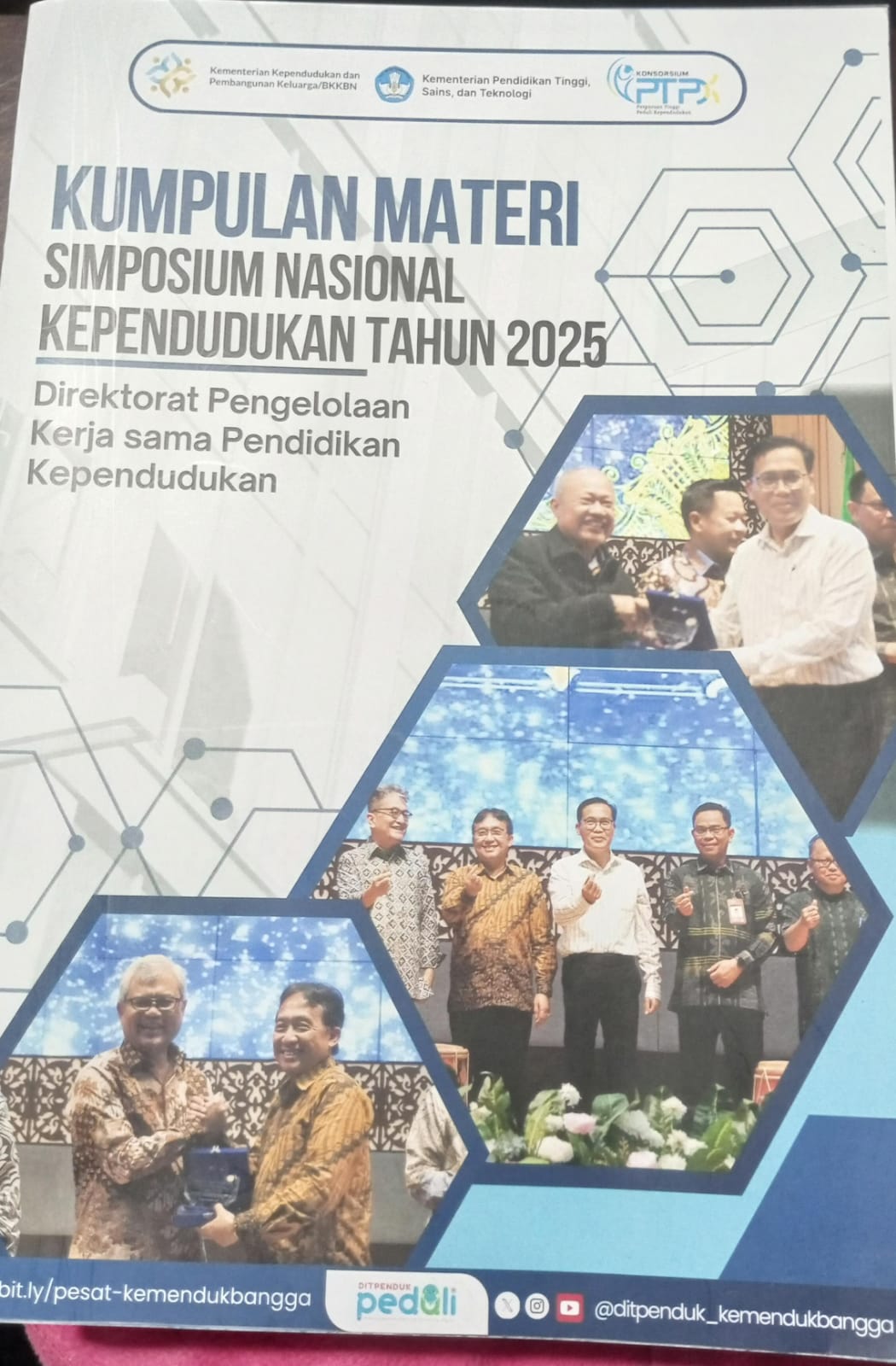 Cover Kumpulan materi simposium nasional kependudukan tahun 2025 Direktorat Pengelolaan Kerja sama Pendidikan Kependudukan BKKBN