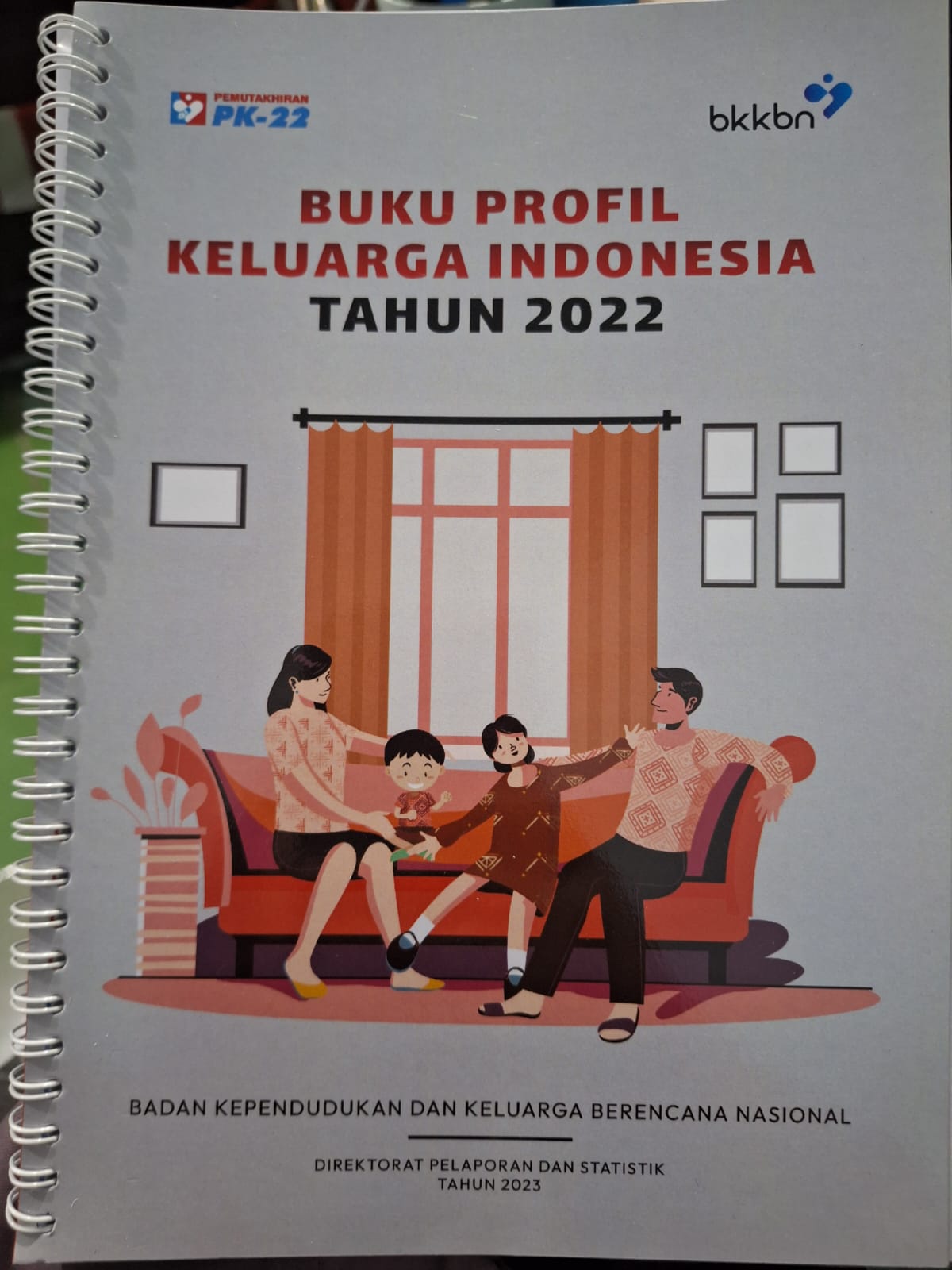 Cover Buku Profil Keluarga Indonesia Tahun 2022 - Anistyas Hayanti, Ristya Ira Murti, Muhammad Muchtar, Ira Fitriyani Rahmat, Oliyanti Akmal, Fauziah Ajeng Aryanti, Isa Al Anshori (Penyusun); Lina Widyastuti (Penanggung Jawab dan Editor); Istiqomatul F. Yuliati (Analis Data); Nindi Widya Kirono (Manajemen Data)