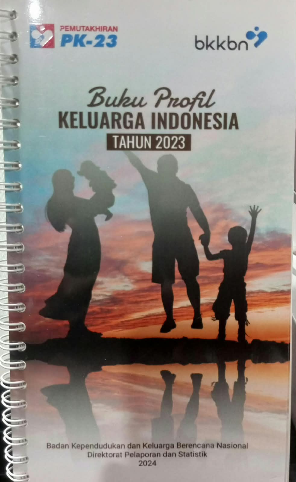 Cover Buku Profil Keluarga Indonesia tahun 2023 - BKKBN