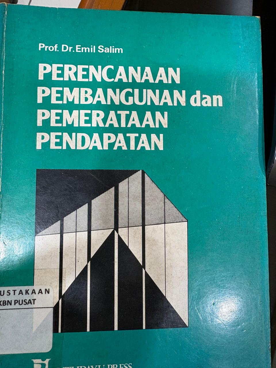 Cover Perencanaan Pembangunan dan Pemetaan Pendapatan - Emil Salim