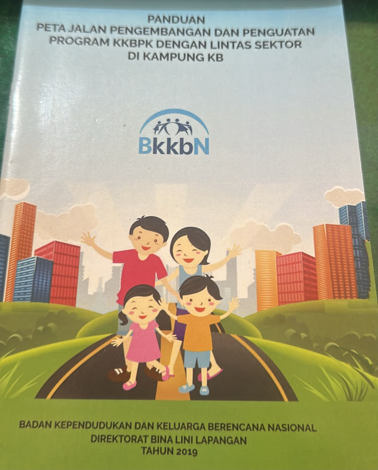 Cover Panduan Peta Jalan Pengembangan dan Penguatan Program KKBPK dengan Lintas Sektor di Kampung KB - -