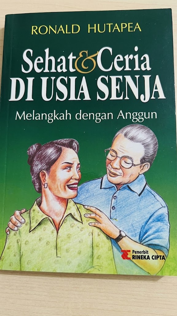 Cover RONALD HUTAPE SEHAT & CERIA DI USIA SENJA Melangkah dengan anggun Dr. Ronald Hutaoea, S.K.M.,Ph.D