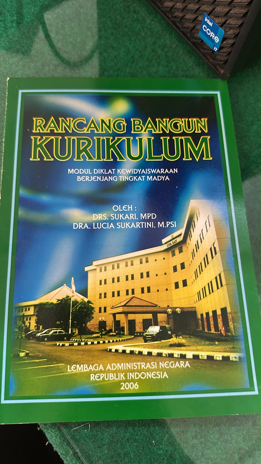 Cover Rancang Bangun Kurikulum Modul Diklat Kewidyaiswaraan Berjenjang Tingkat Madya Sukari ; Lucia Sukartini