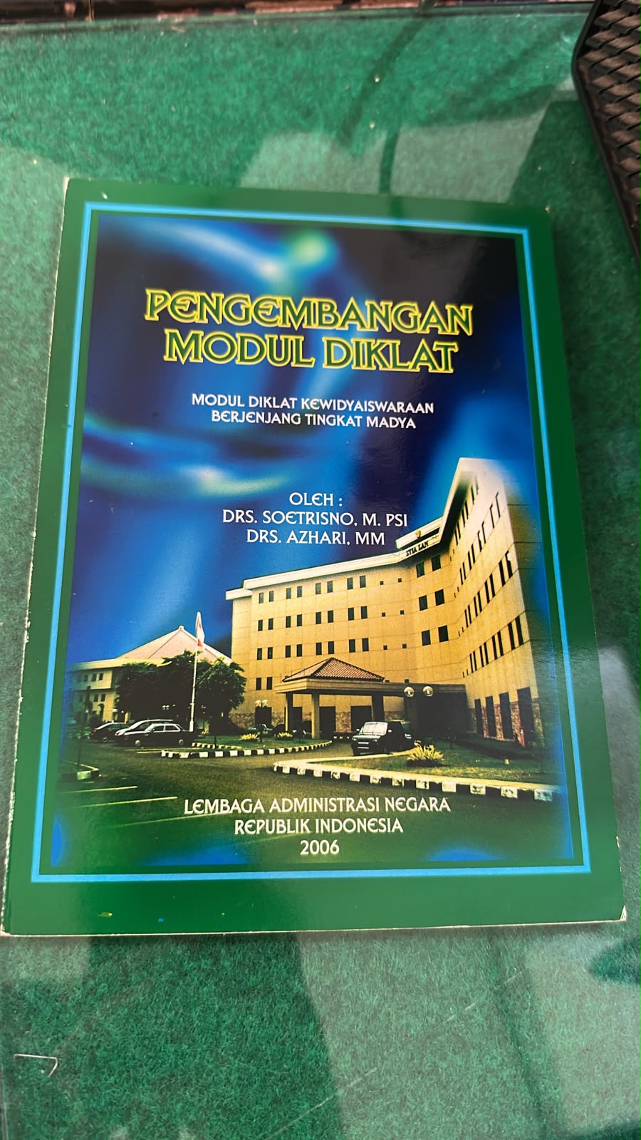 Cover Pengembangan Modul Diklat Modul Diklat Kewidyaiswaraan Berjenjang Tingkat Madya Soetrisno ; Azhari