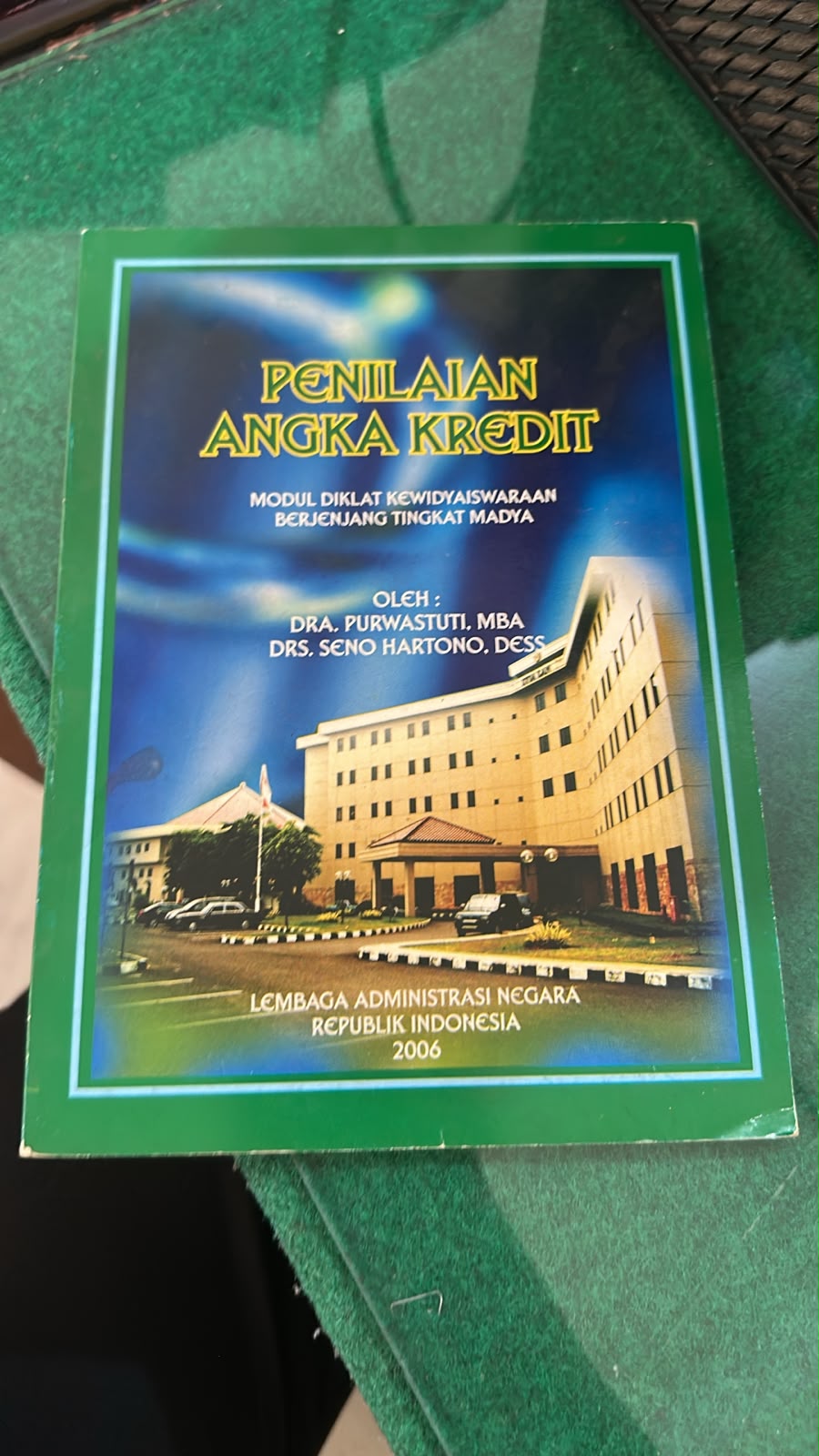 Cover Penilaian Angka Kredit Modul Diklat Kewidyaiswaraan Berjenjang Tingkat Madya Purwastuti ; Seno Hartono