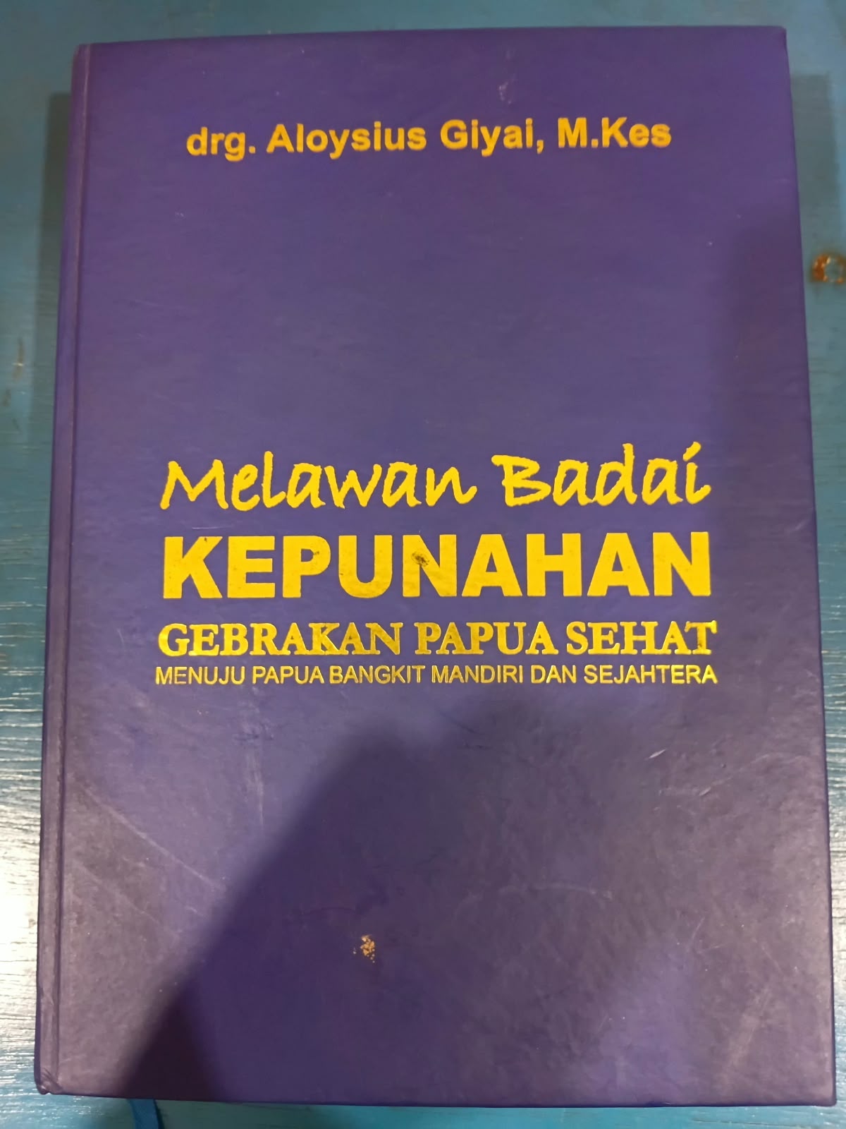 Cover Melawan Badai Kepunahan Gebrakan Papua Sehat Menuju Papua Bangkit, Mandiri dan Sejahtera Aloysius  Giyai