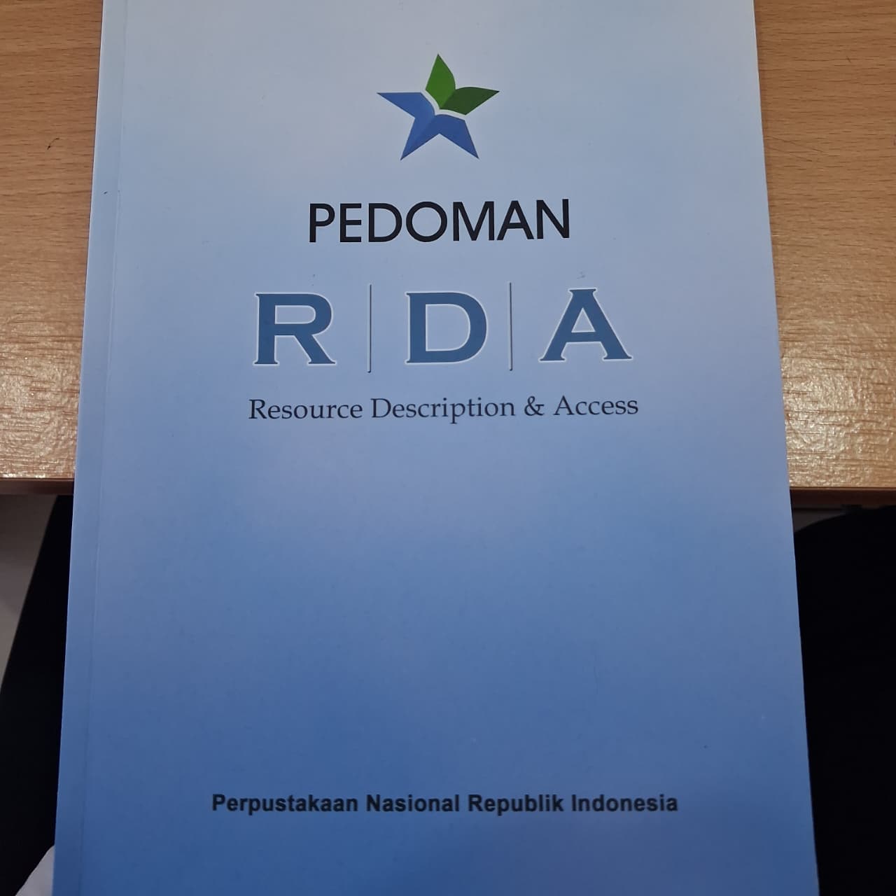 Cover PEDOMAN RDA Resource  Description & Access - Lilies Fardhiyah ... [et al] ( Penyusun) ; Suharyanto (Penyunting)