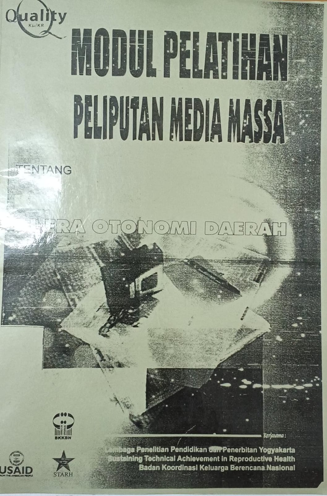 Cover Modul Pelatihan Peliputan Media Massa Tentang Ke Era Otonomi Da Lembaga Penelitian Pendidikan dan Penerbit Yogya (LP3Y)